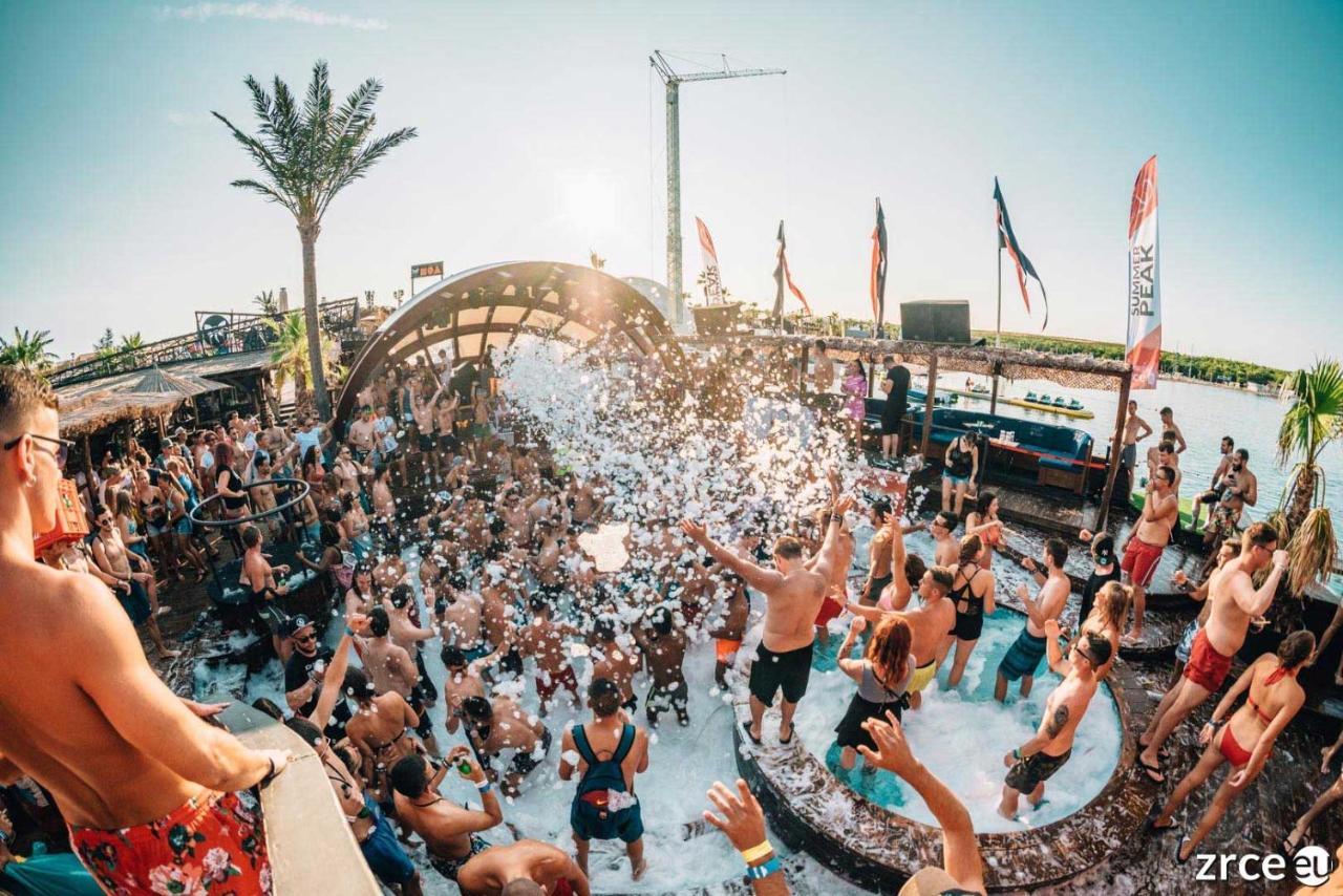 Villafux Zrce Novalja - Direkt Am Strand Caska Exterior foto